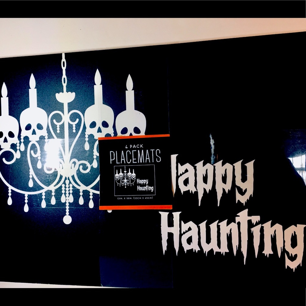 4 Happy Haunting Skull Chandelier Placemats Gothic